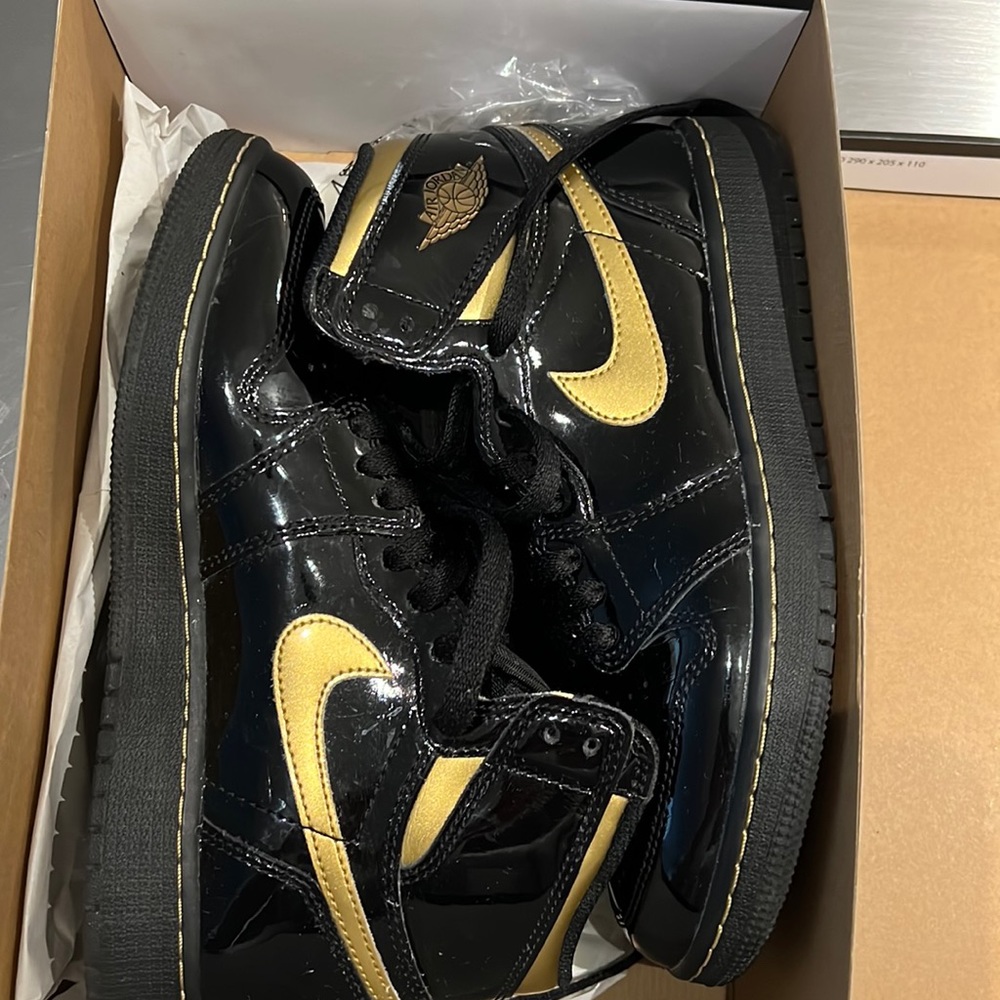 Black and gold Retro (patent leather
